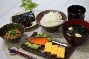 納豆が、女性の高血圧や脳梗塞などを防ぎます!