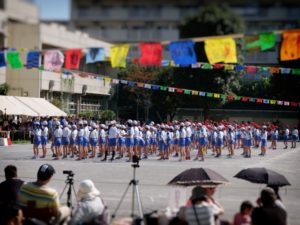 「小学校から離れて住む高齢女性はうつになりやすい」という論文をご紹介します