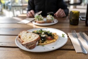 介護をしている女性へ ― 心をほぐす7日間の「ストレス緩和献立」